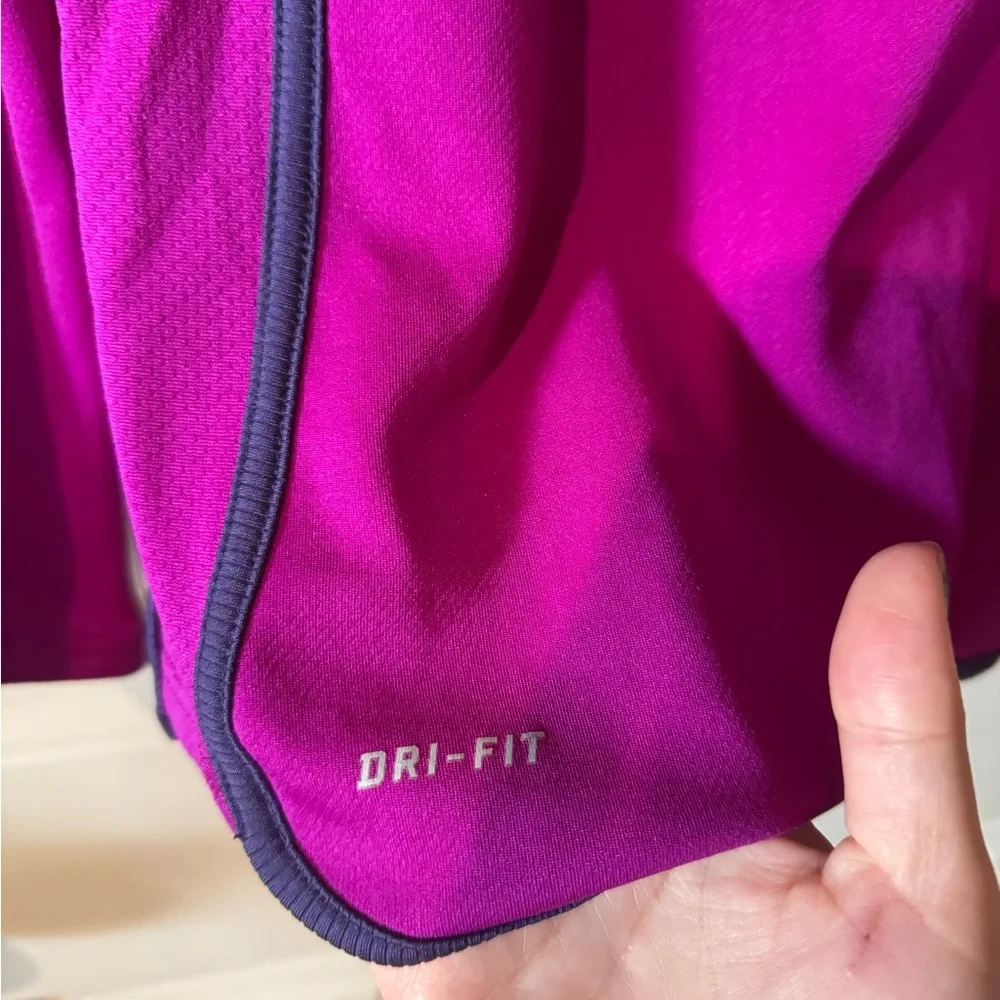 2/for $20 🪩 NIKE Women's Dri-Fit Long Sleeve Tee (Medium) - Picture 4 of 8